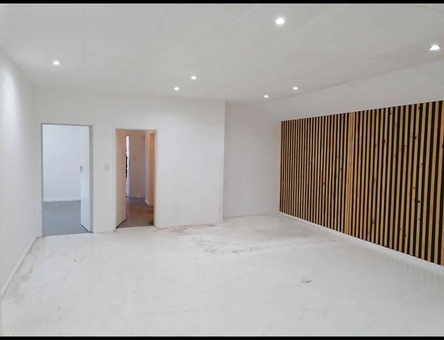 925M² WAREHOUSE TO LET IN PAROW INDUSTRIAL